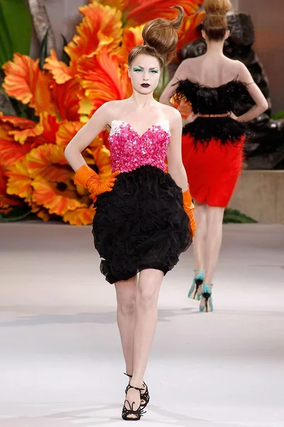 Look 18